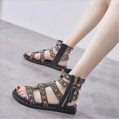 Summer New Internal Celebrity Retro Rivet Flat Heels Peep Toe Cut Out Mixed Colors Zipper Women Gladiator Sandals 20210531