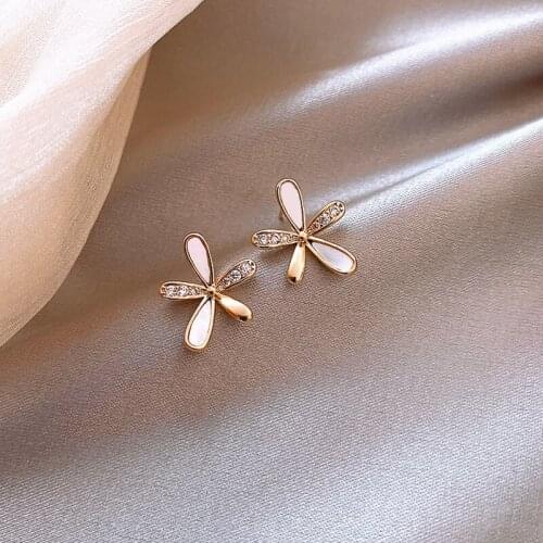 Euramerican wind Korean pop small Daisy ear stud temperament eardrop web celebrity contracted fashion ornaments