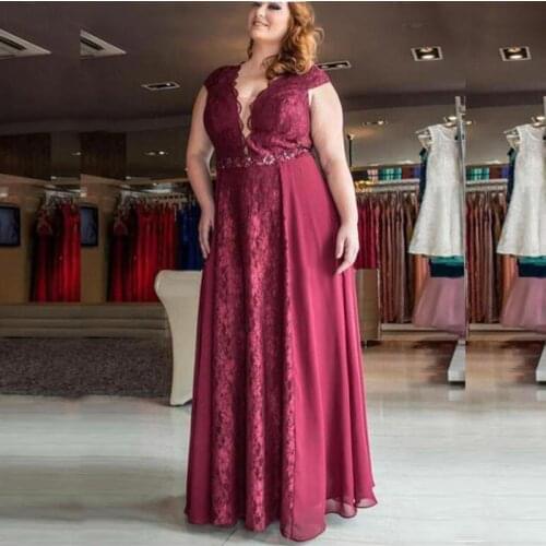2021 Charming Plus Size Red Lace Cap Sleeves Mother of the Groom Gowns V Neckline Beaded Mother Dresses Cut Out Back Full Length