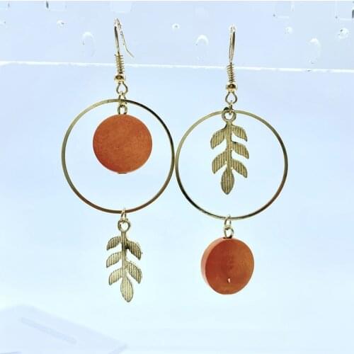 New leaf round wooden earrings earrings Korean temperament wild asymmetric earrings without pierced ear clips