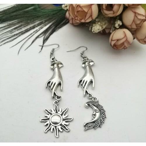 Hang The Sun and Moon By Hand Earrings Celestial Jewelry Novel Eardrop Faddish Men Women Friend Gift 2020 New Beautiful