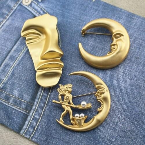 Portrait style restoring ancient ways fashion matte gold face brooch moon grandfather is literally a corsage