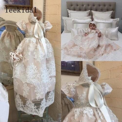 Soft Pink Lace Christening Gowns For Baby Girls Short Sleeves Crystal Sash Appliqued Baptism Dresses With Bonnet First Communion