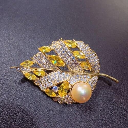 New fresh water pearl brooch for women, inlaid with butterfly brooch silk scarf, exquisite classic high-grade gift