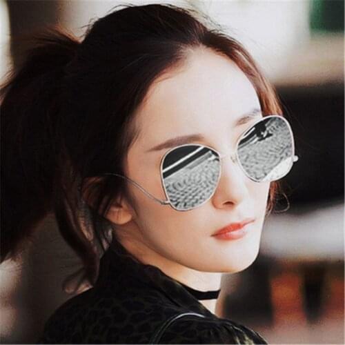 New Fashion Brand Designer Luxury Pearl Leg Sunglasses Women Men Oversized Sun Glasses For Female Male Clear Lens Goggle UV400