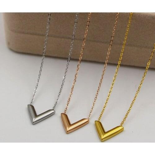 Top Quality Classic Design Famous Brand V Letter Pendant Necklace For Woman Titanium Steel Woman Necklace Luxury Jewelry Female