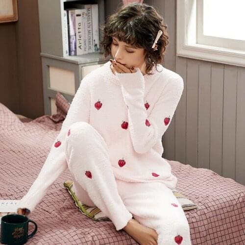 Womens Pajamas Strawberry Embroidery Pattern Chenille Fashion Round Colla Simple Casual Sports Sleepwear Home Wear Warm Pajamas
