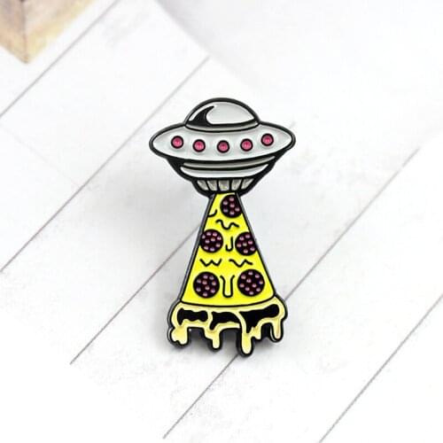 Alien Spaceship Believes in Pizza Enamel Pin Space Station Pizza Mucus Muco Funny Brooch Denim Coat Cap Badge Friends Child Gift