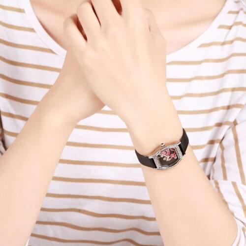 Fashion Time100 Women Quartz Watch Analog Dragon Diamond Dial Black Leather Strap Wrist Watches For Women mujer orologio polso