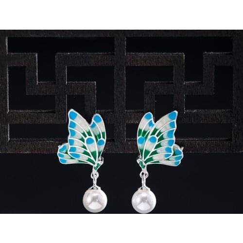 2021 New Lovely Butterfly Earrings Female Fashion Street Shoot Temperament Girls Jewelry Gift Earrings To Send Friends