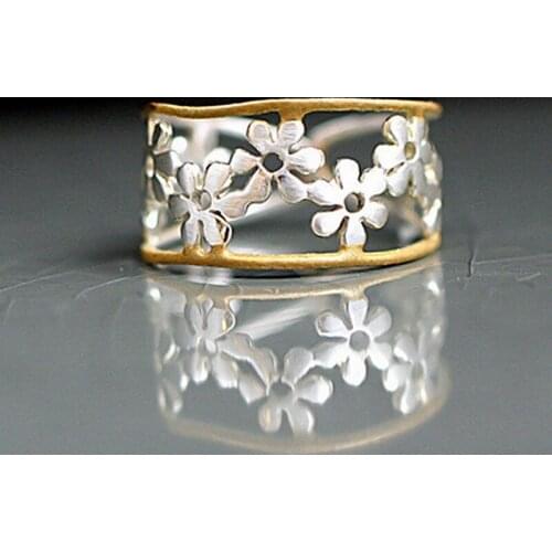 Exquisite Gold Enamel Two-color Sunflower Wreath Lovely Daisy Wreath Womens Jewelry Adjustable Ring Birthday Gift