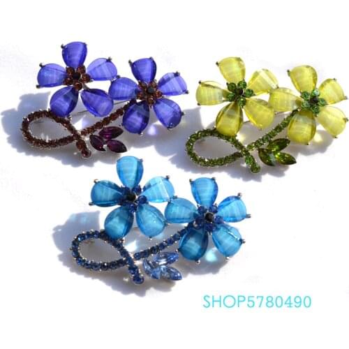 Flower Rhinestone Brooch Women Crystal Breast Pin Rhodium Plated Corsage Ladies Wedding Dress Accessory Ornament Fashion Jewelry