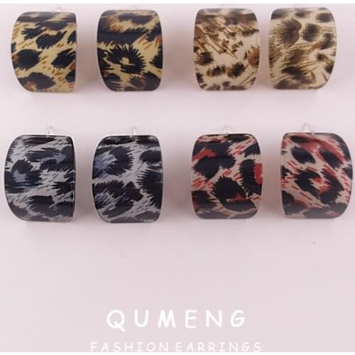 Qumeng New Design Vintage Leopard Printed C Shape Acrylic Stud Earrings 2020 Elegant Party Lady Trendy Jewelry