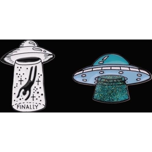Creative UFO Brooch Metal Enamel Alien Spaceship Badge Adventurer Astronaut Costume Jewelry Accessories Gifts for Travelers