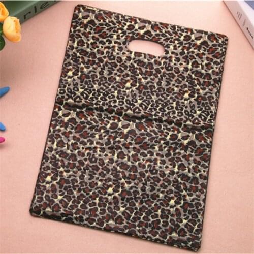2017 New Design Wholesale 100pcs/lot 30*40cm Luxury Leopard Packaging Bags Large Plastic Shopping Gift Bags With Handle