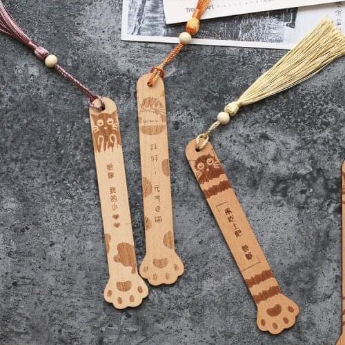 1pcs Cute cute cat claws green wooden bookmarks Student reading record bookmarks tassel pendant bookmarks