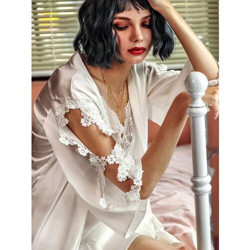 1PCS Pajamas bride bridesmaid robe pure color white for mother sister of the bride wedding gift bathrobe kimono ice fabric