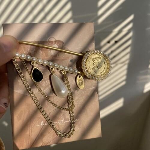 Luxury Literary Retro Palace Style Brooches For Woman Girl Party Crown Queen Portrait Pearl Brooch Accessories