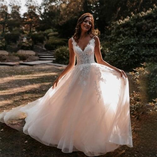 Hot Sale V-Neck Country Wedding Dress A-Line Sleeveless Appliques A Line Sweep Train Bridal Dress Vestidos De Fiesta