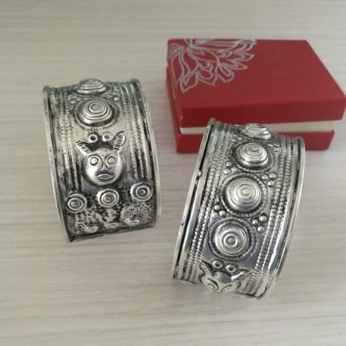 Charming 1pc Retro jewelry personalized handmade Miao Silver Carved bracelet Jewelry totem nail Bracelet