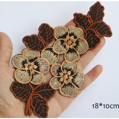 Fashion floral embroidered Patches for Clothing iron on Embroidery Stickers Clothing Applique flowers Decoration Badge parche