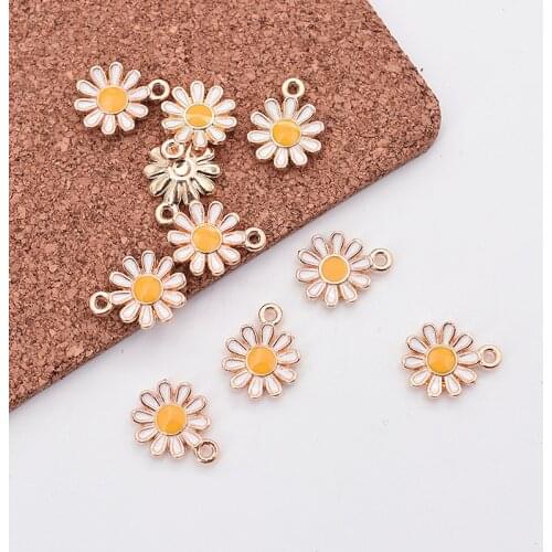 10pcs Drip Oil Alloy Daisy Small White Flower Pendant DIY Making Earring Necklace Accessories Embellished with Star Pendants