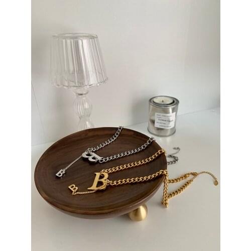 European and American niche design sense B letter necklace short fashion fashionable clavicle chain titanium steel does not fade