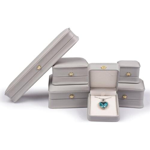 Texture Pendant Bracelet Gift Box Quality PU Leather Jewelry Storage Packaging Case with Crown Clasp
