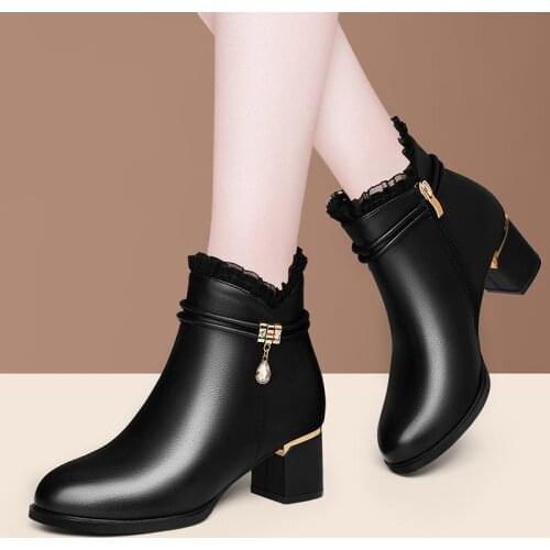 Women Shoes 2020 Autumn Winter New Square Heeled Genuine Leather Plus Velvet Short Boots Casual Martin Boots High Heels M0010