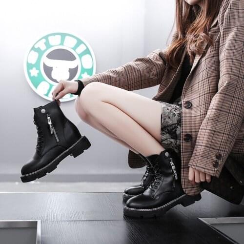 New 2021 autumn and winter womens boots British style fashion retro round head thick heel wild Martin boots