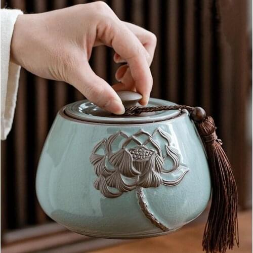 Chinese Ceramic Large Tea Caddy Green Tea Sealed Storage Pot Blue and White Porcelain Decoration Classic Vintage Storage Jar