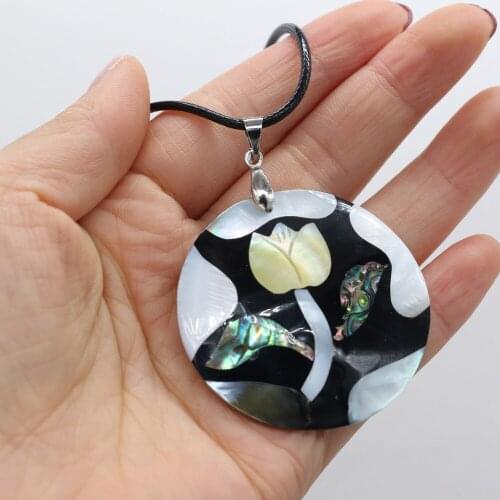 Natural Shell Round Shape Mother of Pearl Shell Wax Thread Necklace Pendants for Women Jewelry Gift Size 47x47mm Length 55cm