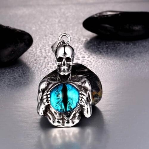 New Exaggerated Skull Shape Cats Eye Stone Inlaid Pendant Necklace Mens Necklace Fashion Scary Skull Pendant Accessory Jewelry