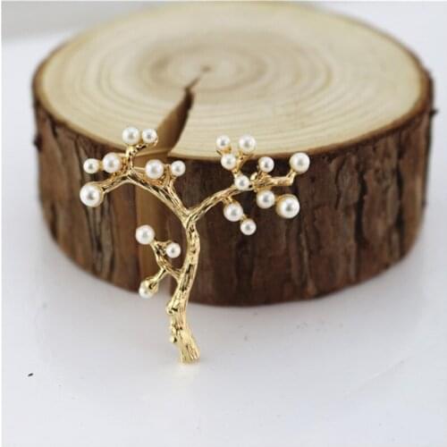 New fashion European and American style inlaid imitation pearl alloy branches for four seasons wear delicate brooch