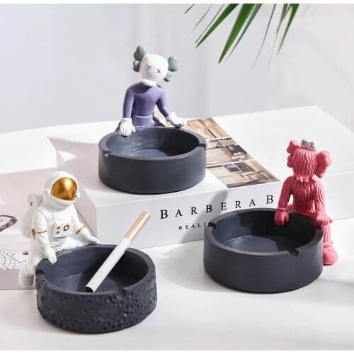 Creative Cartoon Astronaut Ashtray Resin Craft Decoration Smoking Accessories Ash Tray Weed Cute for Girls Ashtrays Decorative