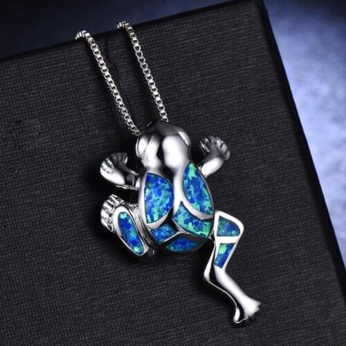 Women Animal Necklace Stylish Frog Faux Gem Pendant Jewelry Lightweight All Match Long Lasting Pendant Necklace for Daily Wear