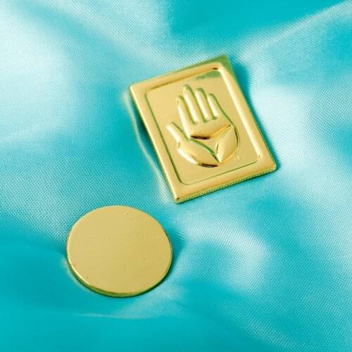 Anime Jojos Bizarre Adventure Brooch Kujo Jotaro Hat Glitter Lapel Pin Women Men Cosplay Bijioux Pins Accessories Gift