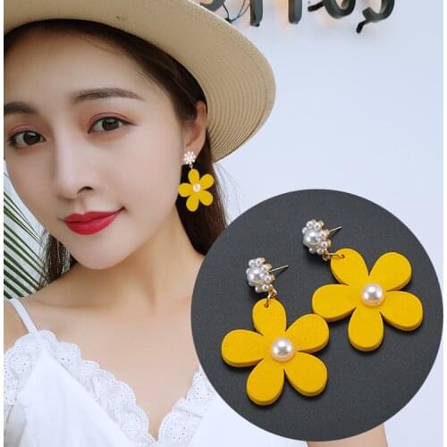Fashion Yellow Flowers Wooden Simple Imitation Pearl Temperament Net Red Earrings Korea Explosions Sweet Summer Ear Jewelry