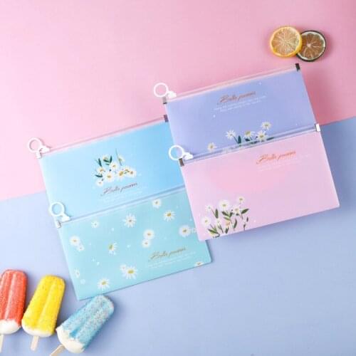 4pcs Cute Masks Storage Bag Cartoon Printed Portable Storage Face Mask Case Plastic Mask Clips With Zipper Travel Cosmetics Bags