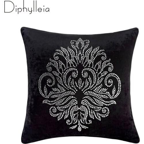 Diphylleia Modern Toss Pillow Covers European Style Elegant Floral Rhinestones Black Velvet Cushion Case Outdoor Luxury Coussin