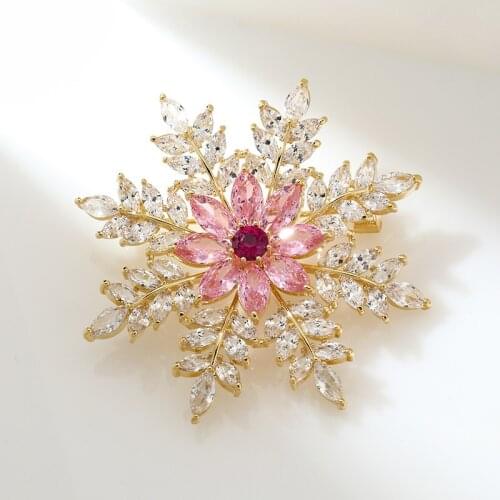 2021 New Womens Brooch High-grade Snowflake Micro Inlaid Zircon Brooch Dress Suit Pin Accessories
