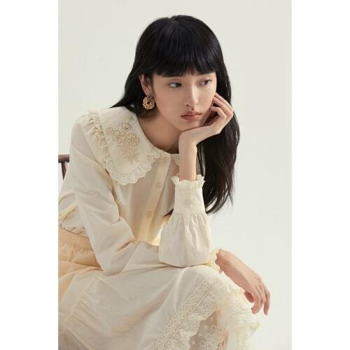 INMAN Autumn Spring Womens Blouse Pastoral Retro Flower Embroidered Lace Lapel Long Sleeve Buttons Females Top