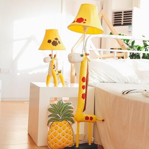 Cartoon giraffe LED floor lamp living room bedroom bedside lamp modern minimalist creative childrens room floor lamp