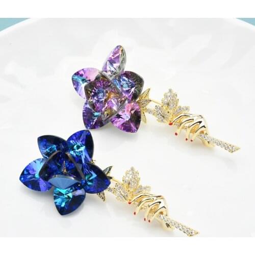 Wuli&baby Hand Holding Crystal Flower Brooches For Women Designer New Blue Purple Beauty Flower Party Office Brooch Pin Gifts