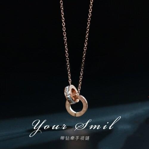 Non-fading simple stylish temperament rose gold clavicle chain circle pendant with titanium steel necklace for trendy female