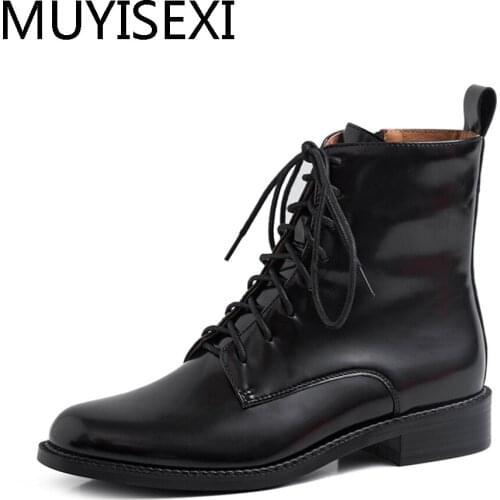 New patent leather round toe lace up low heels women ankle boots British style motorcycle boots warm winter shoes AM06 MUYISEXI