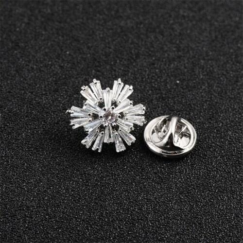 Vintage Delicate Silver Color Snowflake Zircon Brooches Men Women Cardigan Collar Pins Accessories Alloy Brooch Pin Jewelry