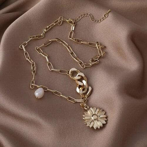 LOVOACC Gold Color Metal Little Daisy Freshwater Pearls Pendant Necklace for Women Gold Chunky Chain Asymmetric Necklace Jewelry