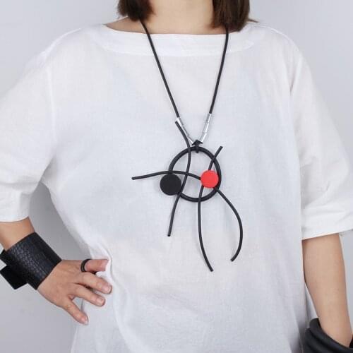 JID Hot Red Wood Bead Pendant Necklace Statement Metal Hollow Tube Chain Rubber Necklace Female Light Weight Original Jewelry