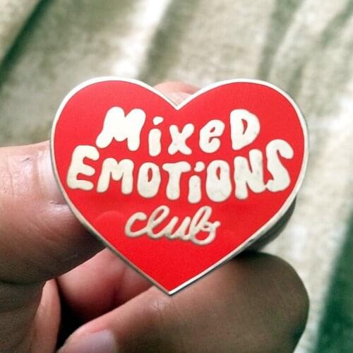 YAOJIE Mixed Emotions Club Heart Glitter Enamel Brooch Pin Backpack Hat Bag Collar Lapel Pins Badges Fashion Jewelry Accessories